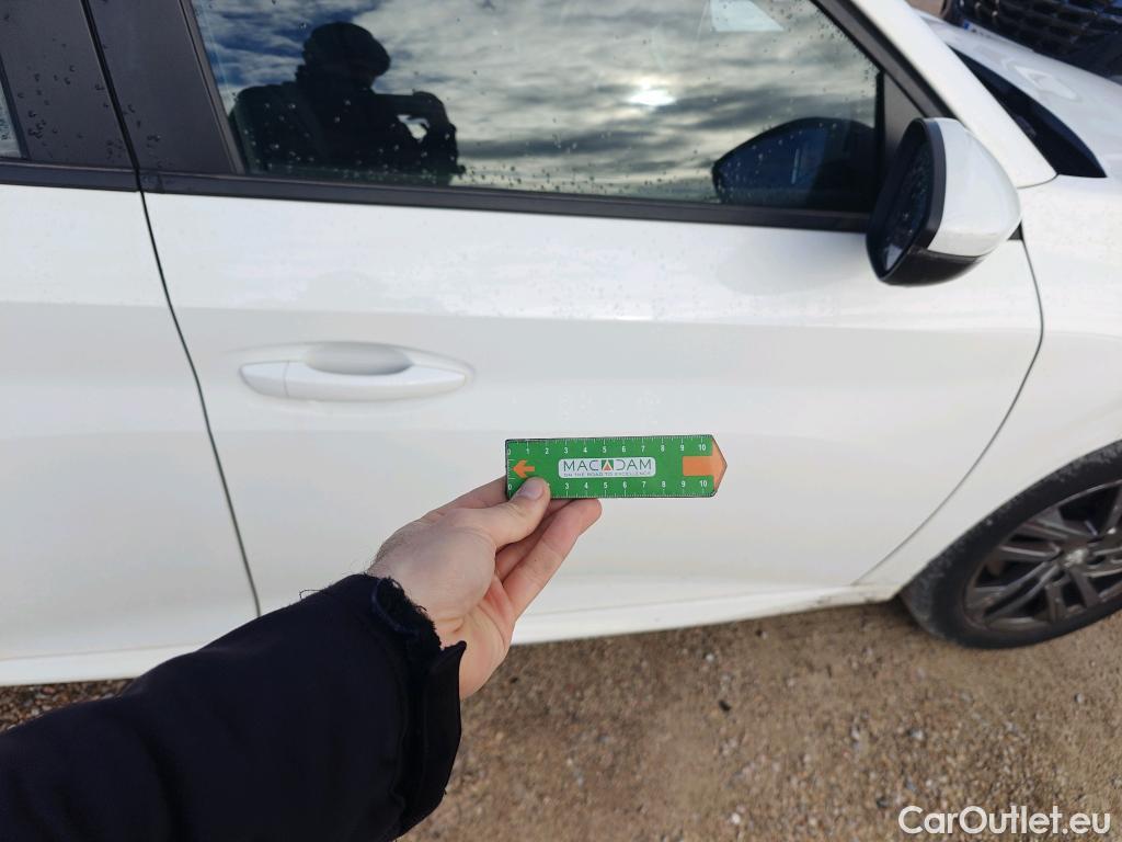  Peugeot  208 PEUGEOT  / 2019 / 5P / berlina con portón BlueHDi 73kW (100CV) Active Pack (AC) #53