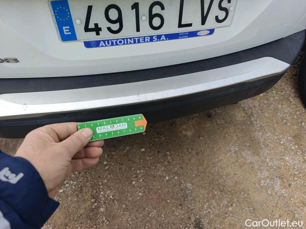  Peugeot  2008 PEUGEOT  / 2019 / 5P / todoterreno Active Puretech 100 S&S BVM6 #25