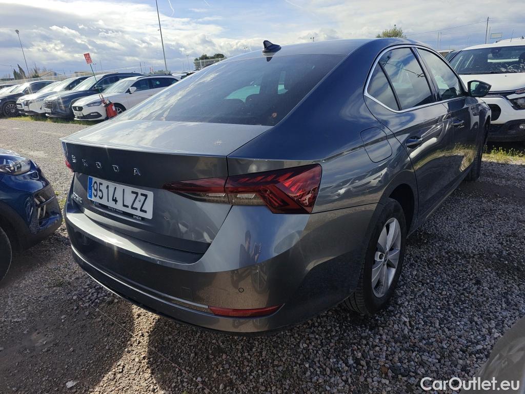  Skoda  Octavia SKODA  / 2020 / 5P / berlina con portón 2.0 TDI 85kW (115CV) DSG Ambition #31