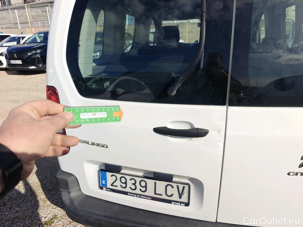  Citroen  Berlingo CITROEN  / 2018 / 4P / combi Talla M BlueHDi 100 LIVE (AC) #11