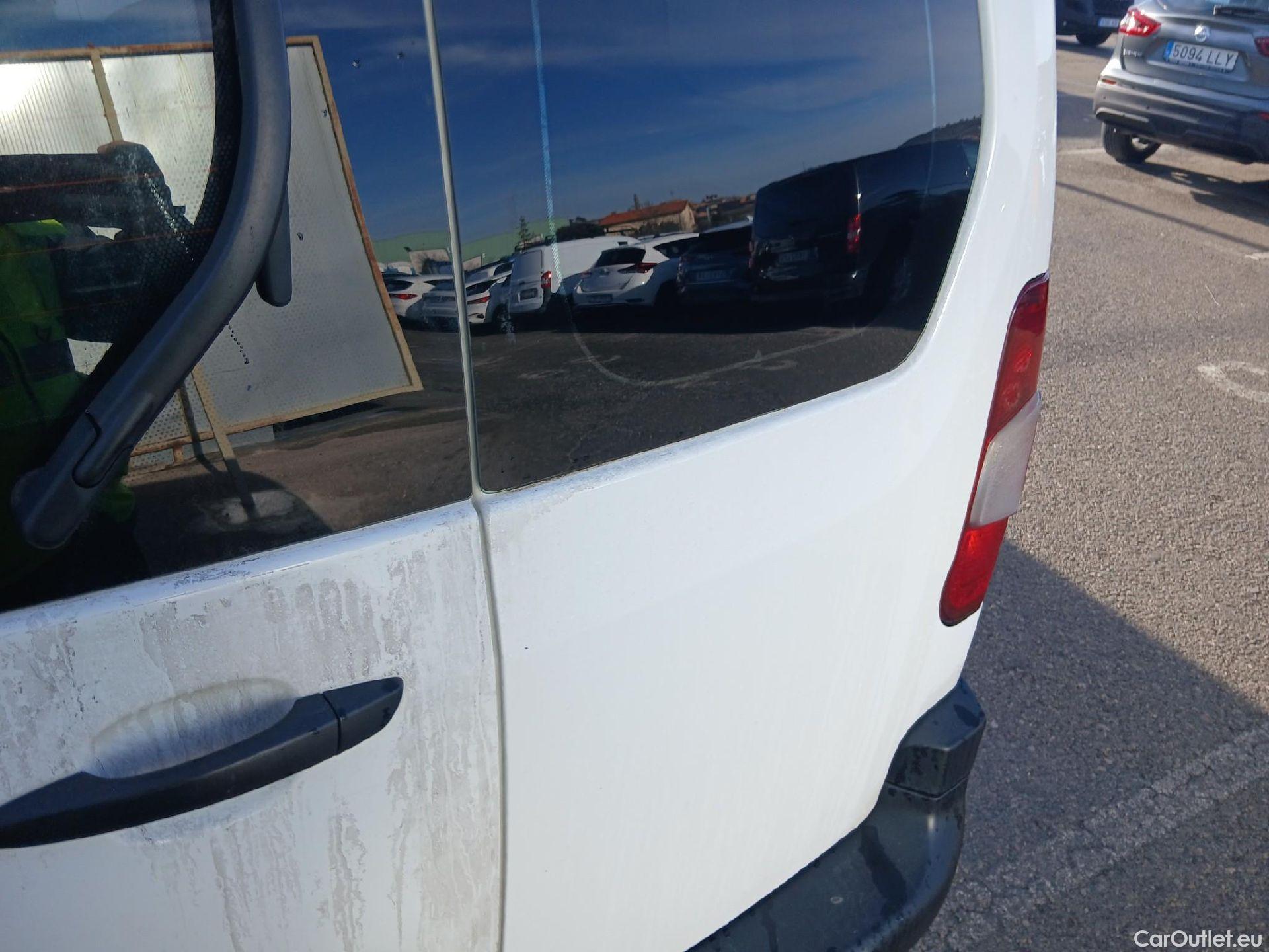  Citroen  Berlingo CITROEN  / 2018 / 4P / combi Talla M BlueHDi 100 S&S LIVE (IND) #16