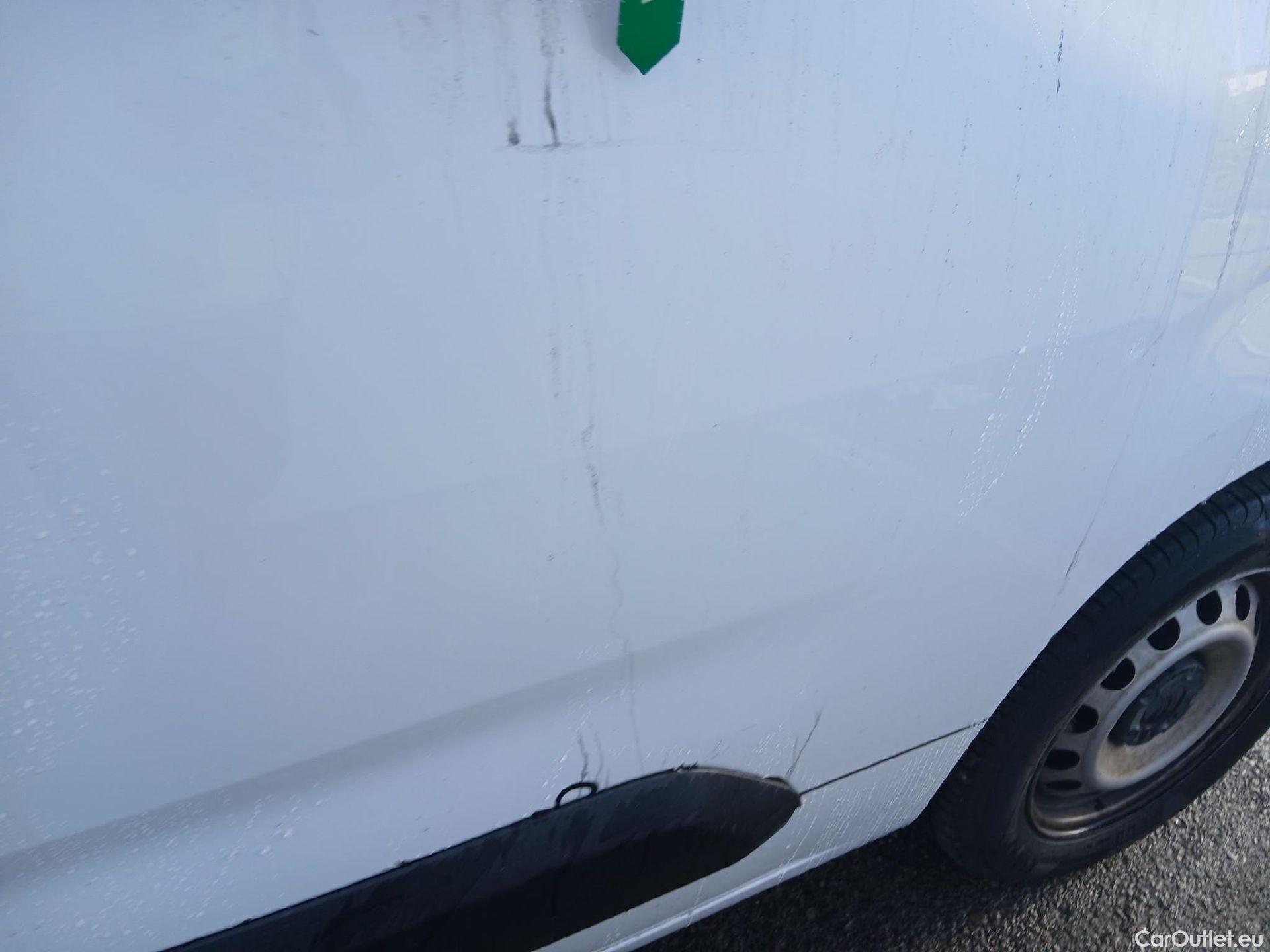  Citroen  Berlingo CITROEN  / 2018 / 4P / combi Talla M BlueHDi 100 S&S LIVE (IND) #11