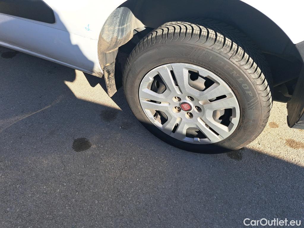  Fiat  Doblo FIAT Doblò Cargo/2015/4P/furgón derivado de turismo Cargo SX 1.6 Mjet 66kW (90CV) (AC) #50