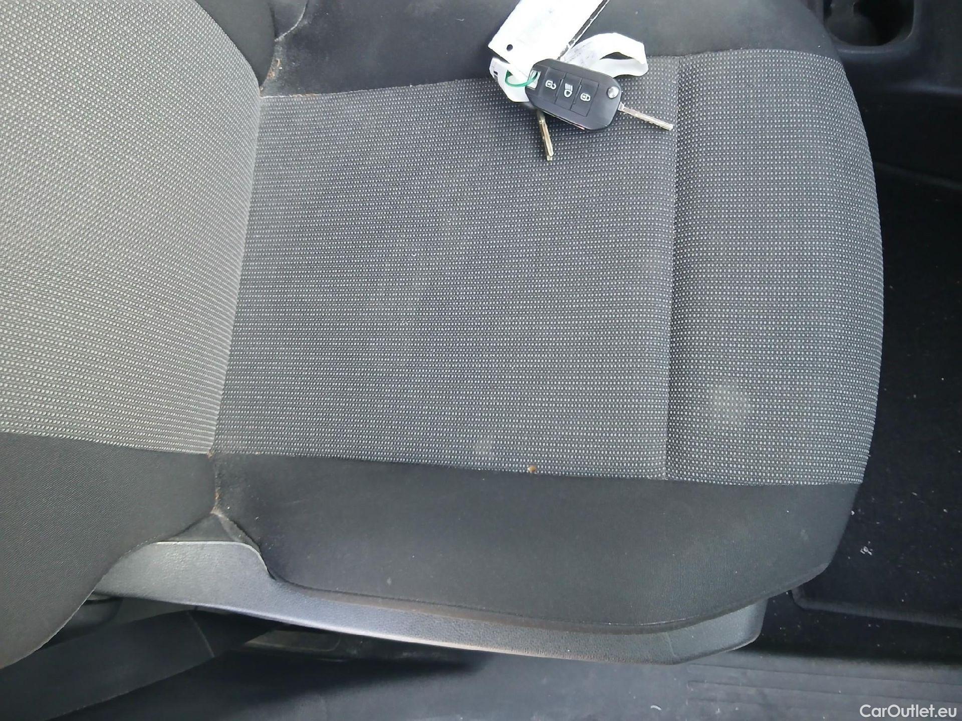  Citroen  Berlingo CITROEN  / 2018 / 4P / combi Talla M BlueHDi 100 S&S LIVE (IND) #34