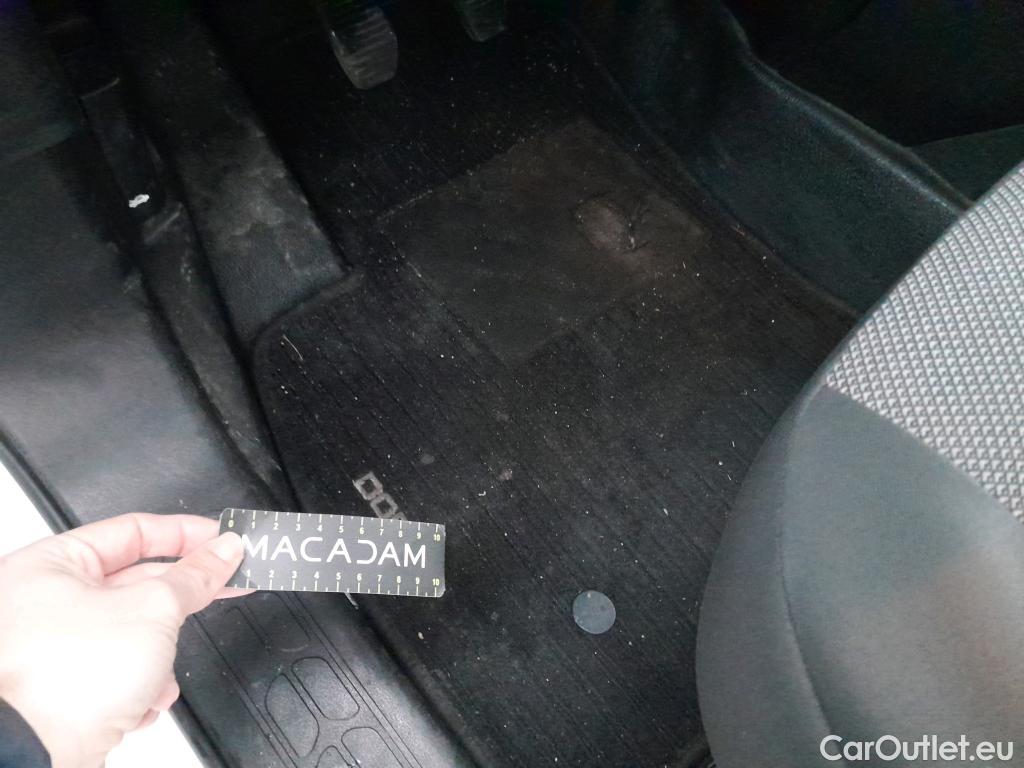  Fiat  Doblo FIAT Doblò Cargo/2015/4P/furgón derivado de turismo Cargo Maxi Base Plus 1.4 Tjet 89kW GNC #26