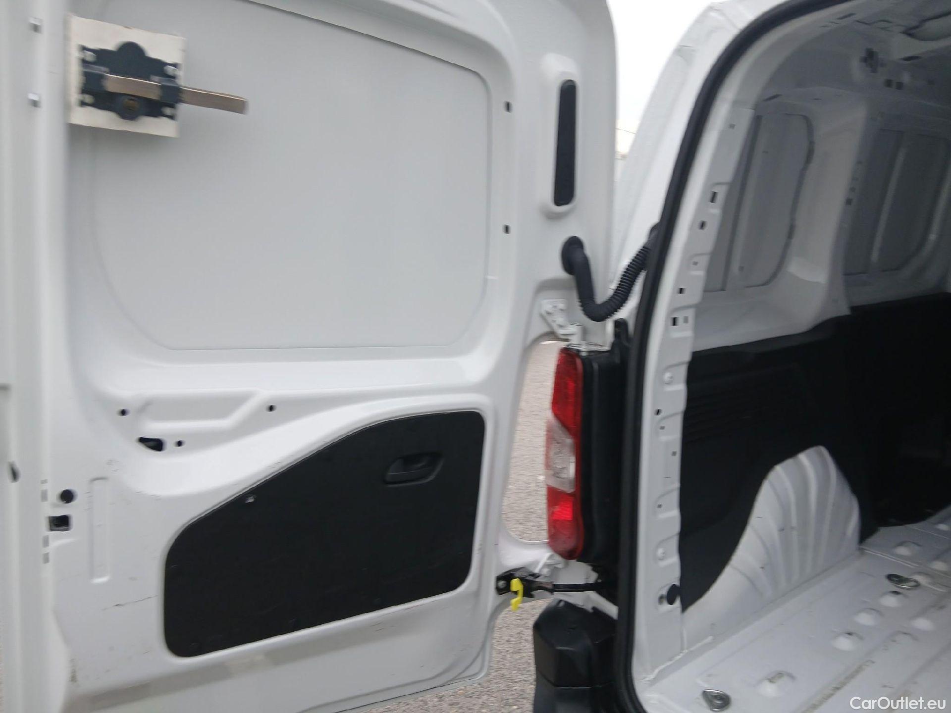  Citroen  Berlingo CITROEN  / 2018 / 4P / furgón derivado de turismo Talla M BlueHDi 100 #3