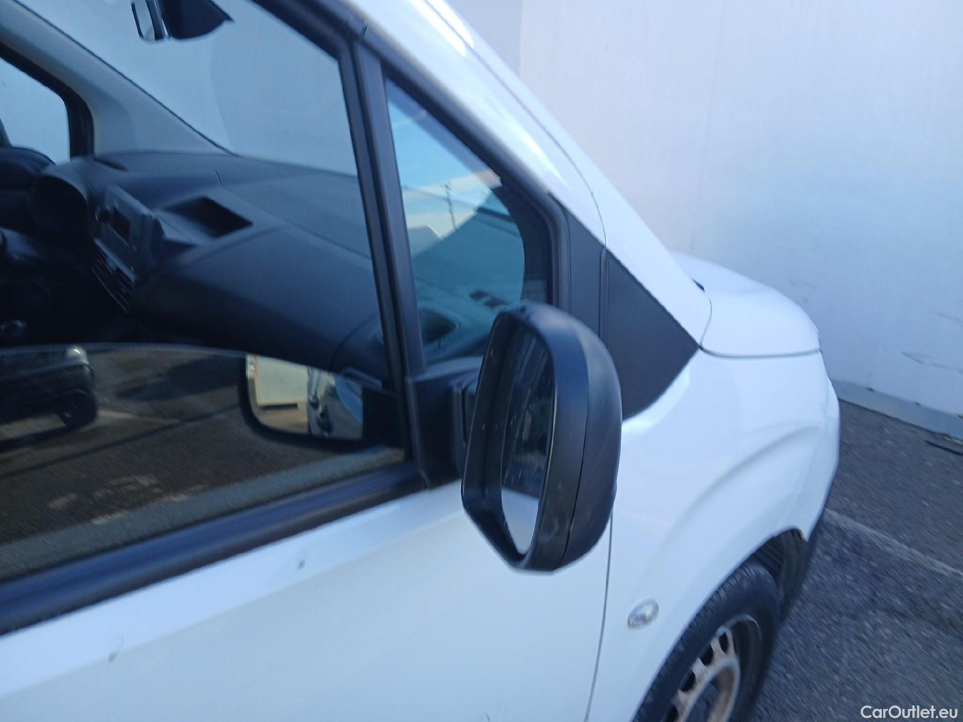  Citroen  Berlingo CITROEN  / 2018 / 4P / combi Talla M BlueHDi 100 S&S LIVE (IND) #30