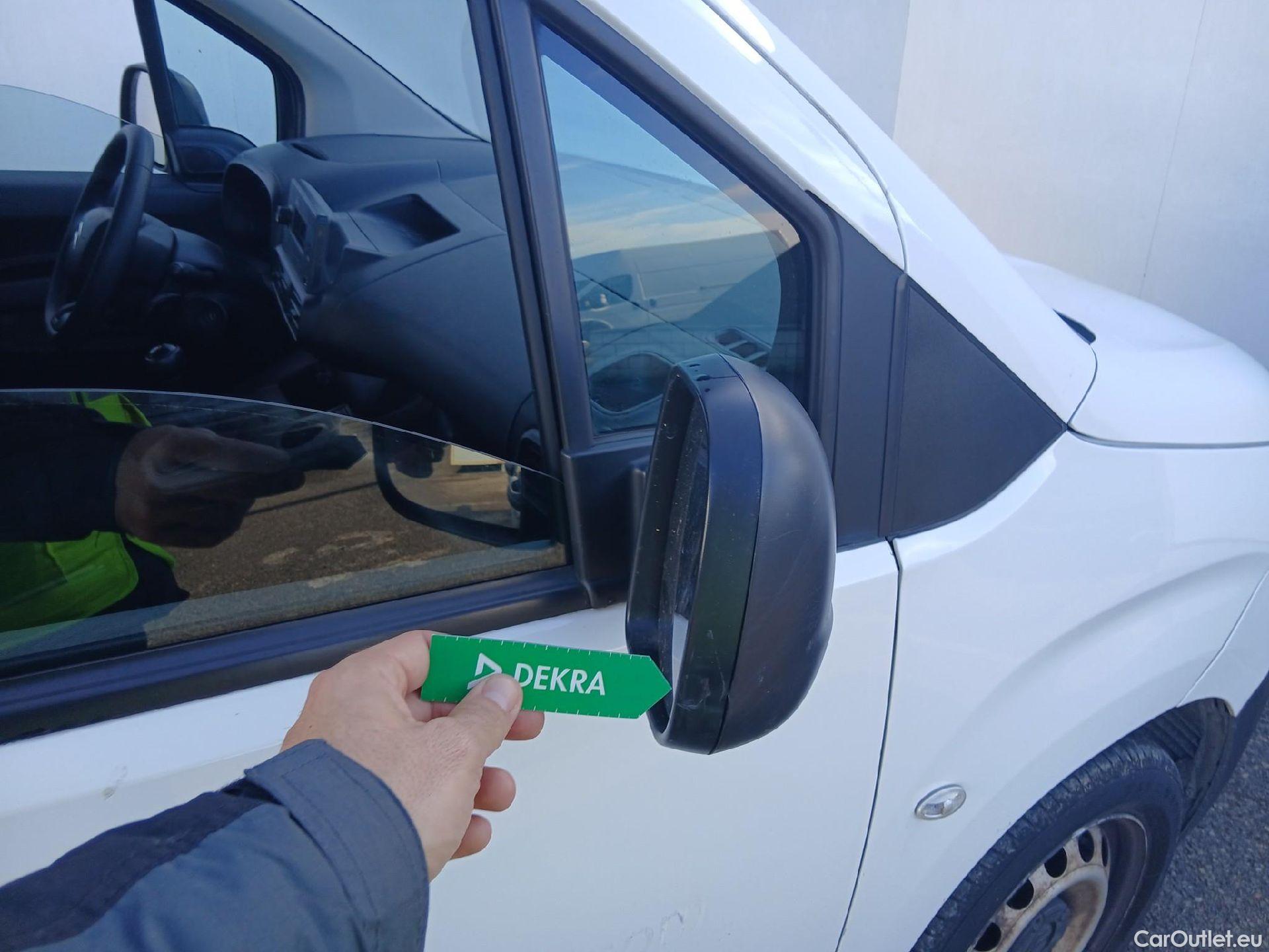  Citroen  Berlingo CITROEN  / 2018 / 4P / combi Talla M BlueHDi 100 S&S LIVE (IND) #29