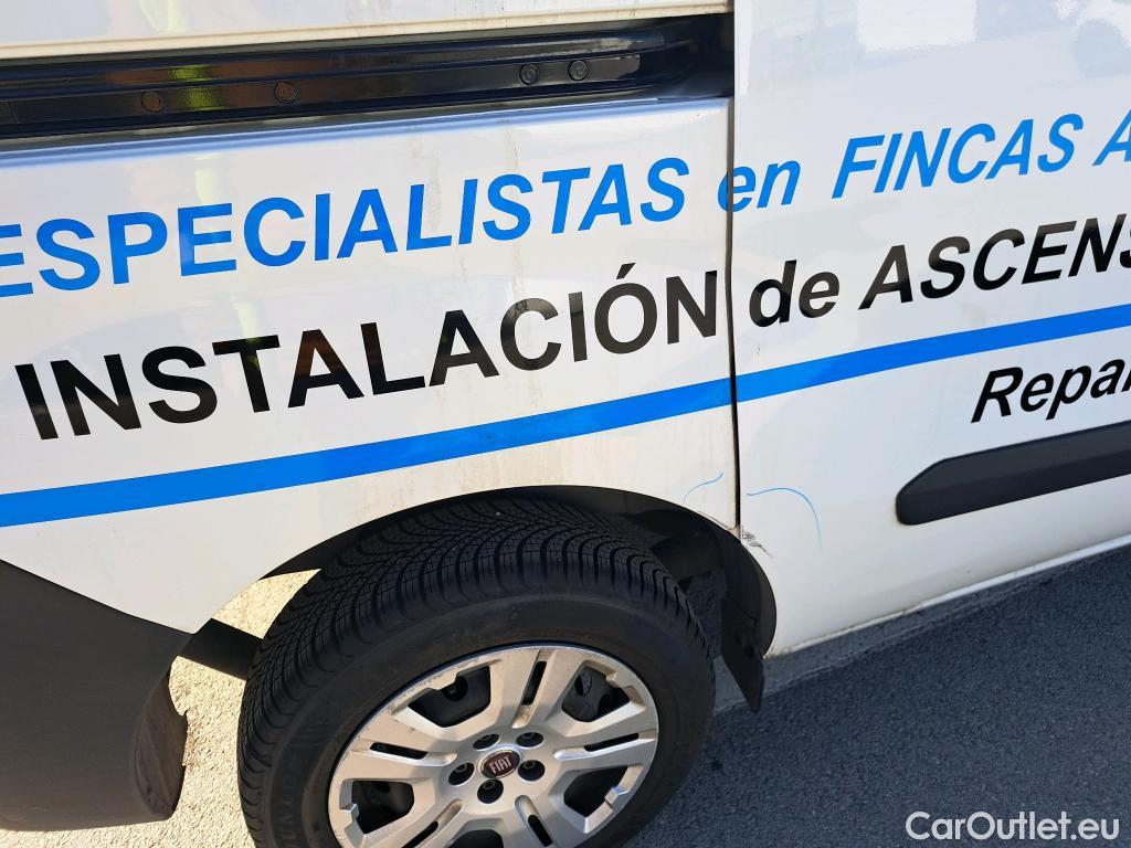  Fiat  Doblo FIAT Doblò Cargo/2015/4P/furgón derivado de turismo Cargo SX 1.6 Mjet 66kW (90CV) (AC) #28