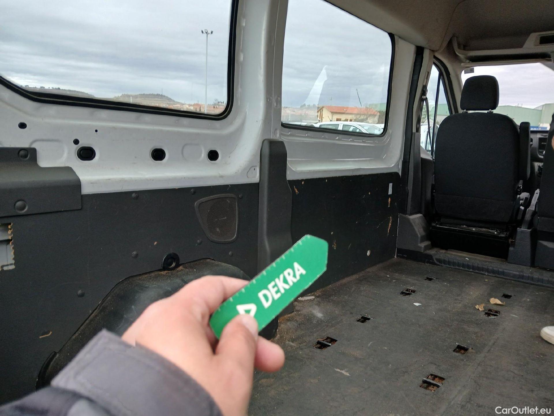  Ford  Transit FORD  / 2013 / 4P / combi 330 96kW L2H2 Kombi Trend MHEV #38