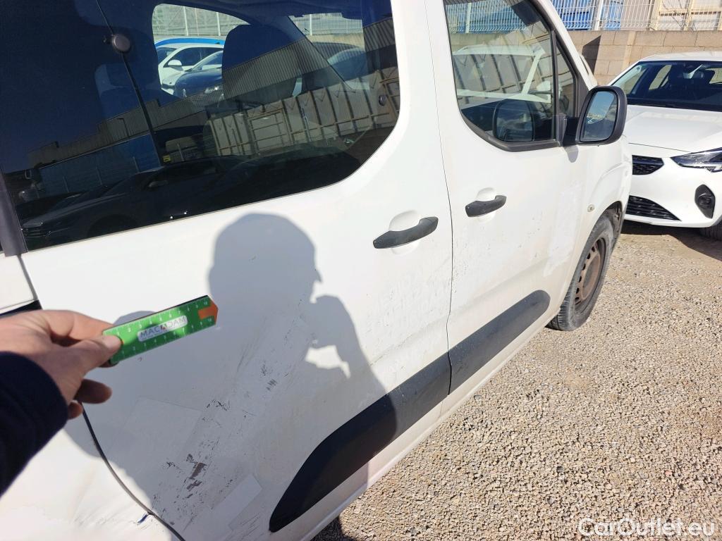  Citroen  Berlingo CITROEN  / 2018 / 4P / combi Talla M BlueHDi 100 LIVE (AC) #24