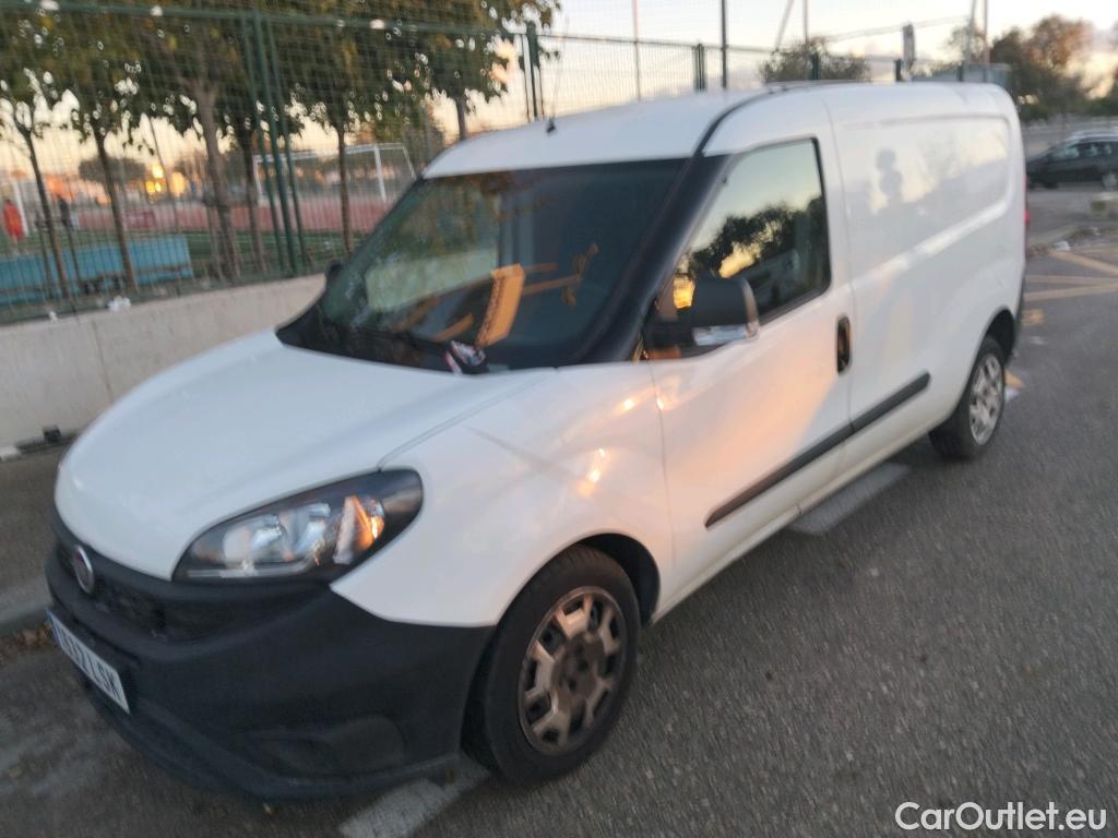  Fiat  Doblo FIAT Doblò Cargo/2015/4P/furgón derivado de turismo Cargo Maxi SX 1.6 Mjet 78kW (105CV) #4