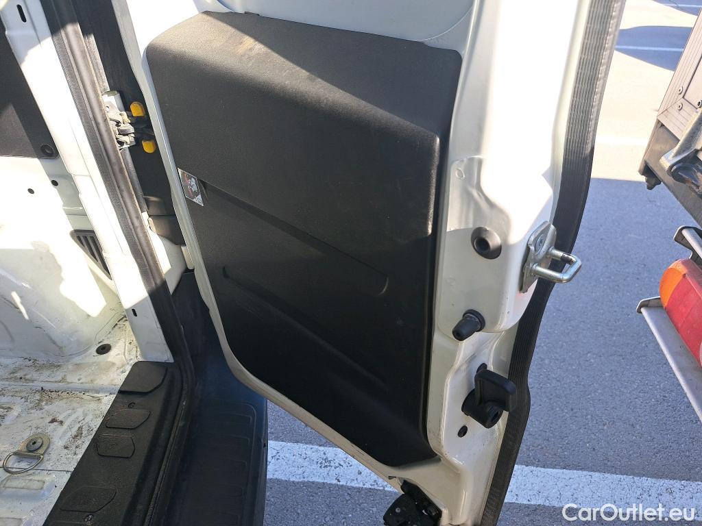  Fiat  Doblo FIAT Doblò Cargo/2015/4P/furgón derivado de turismo Cargo SX 1.6 Mjet 66kW (90CV) (AC) #59