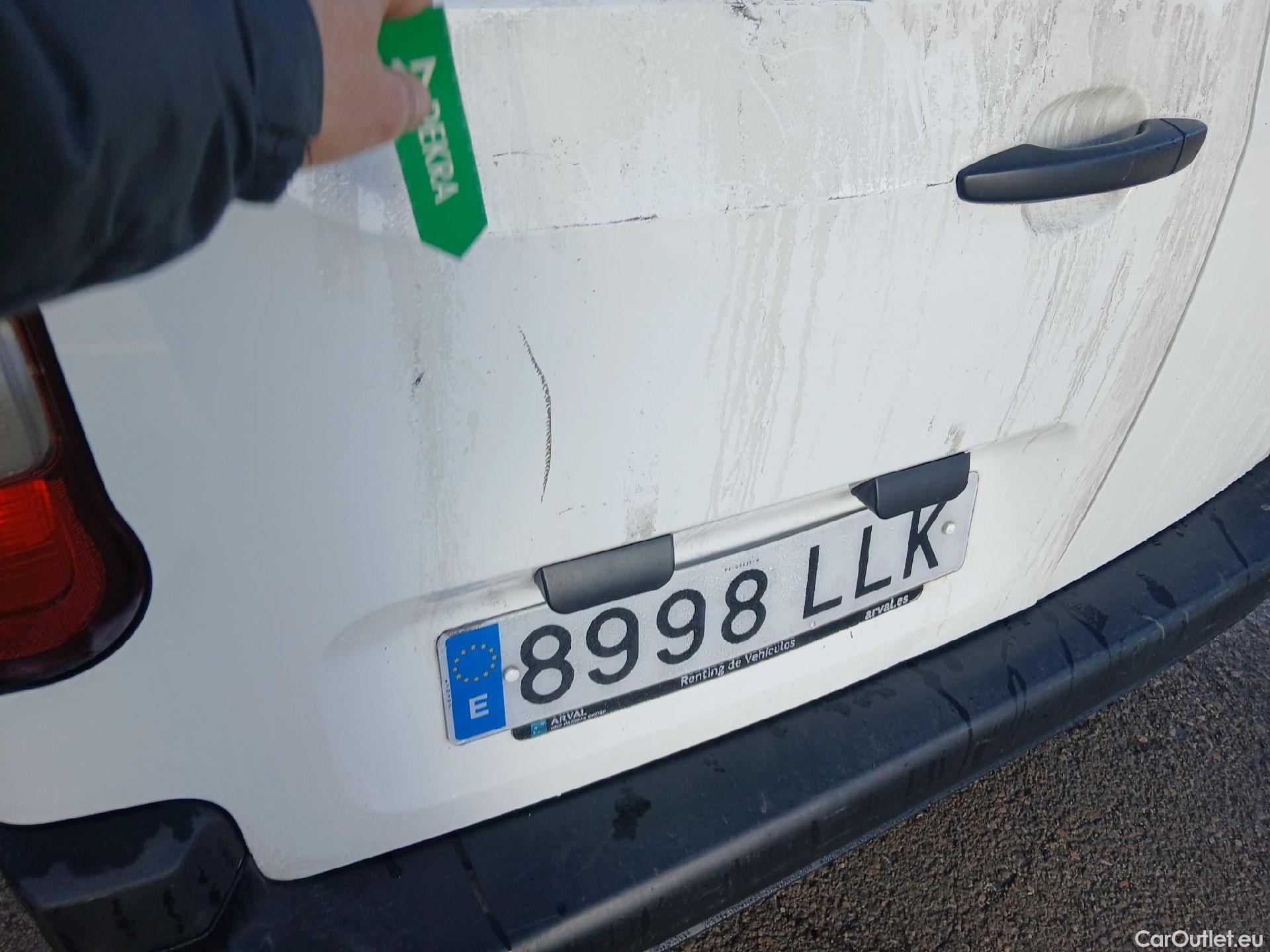  Citroen  Berlingo CITROEN  / 2018 / 4P / combi Talla M BlueHDi 100 S&S LIVE (IND) #13