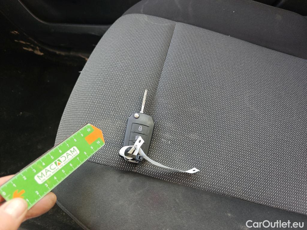  Citroen  Berlingo CITROEN  / 2018 / 4P / combi Talla M BlueHDi 100 LIVE (AC) #2