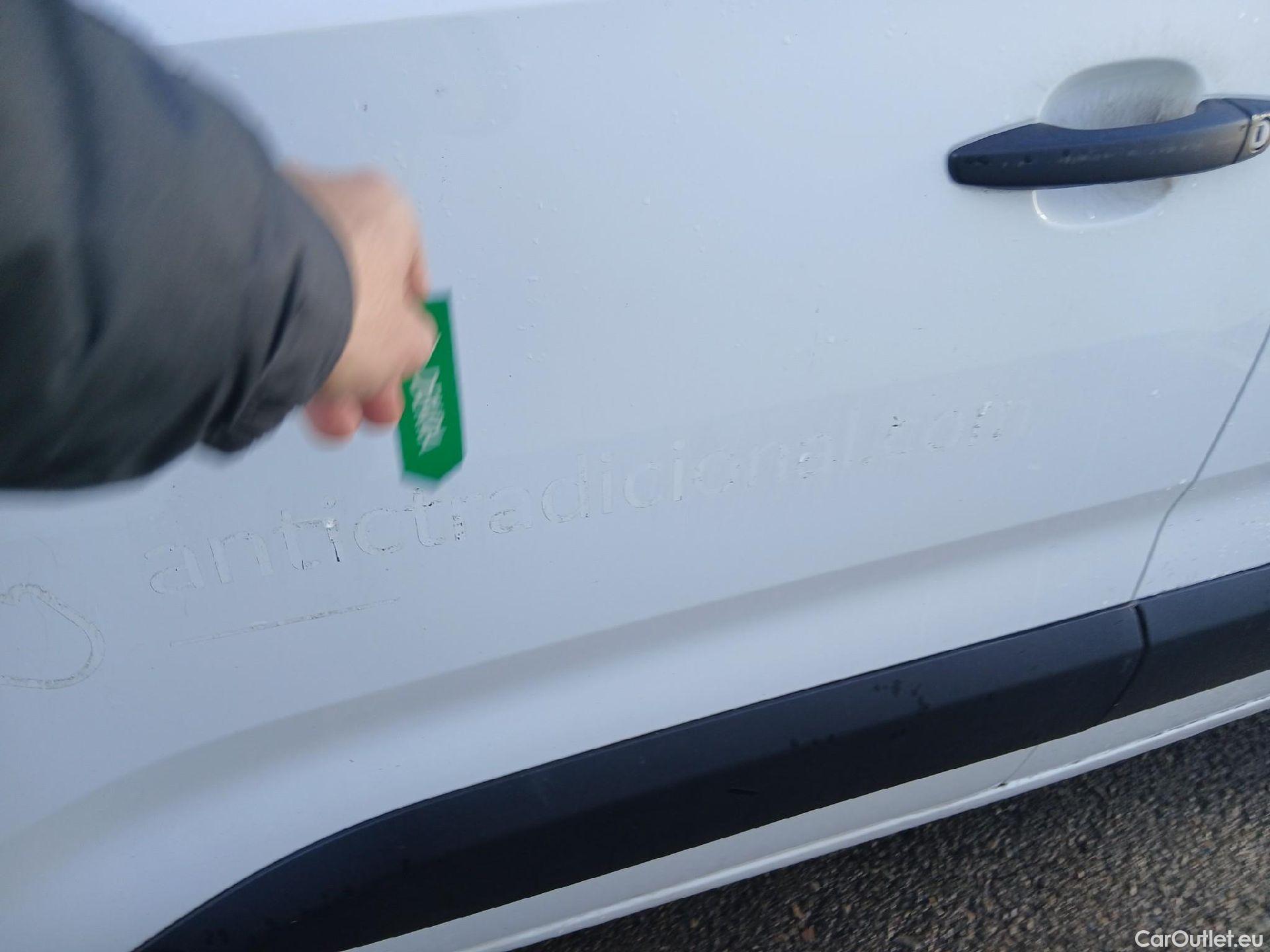  Citroen  Berlingo CITROEN  / 2018 / 4P / combi Talla M BlueHDi 100 S&S LIVE (IND) #10