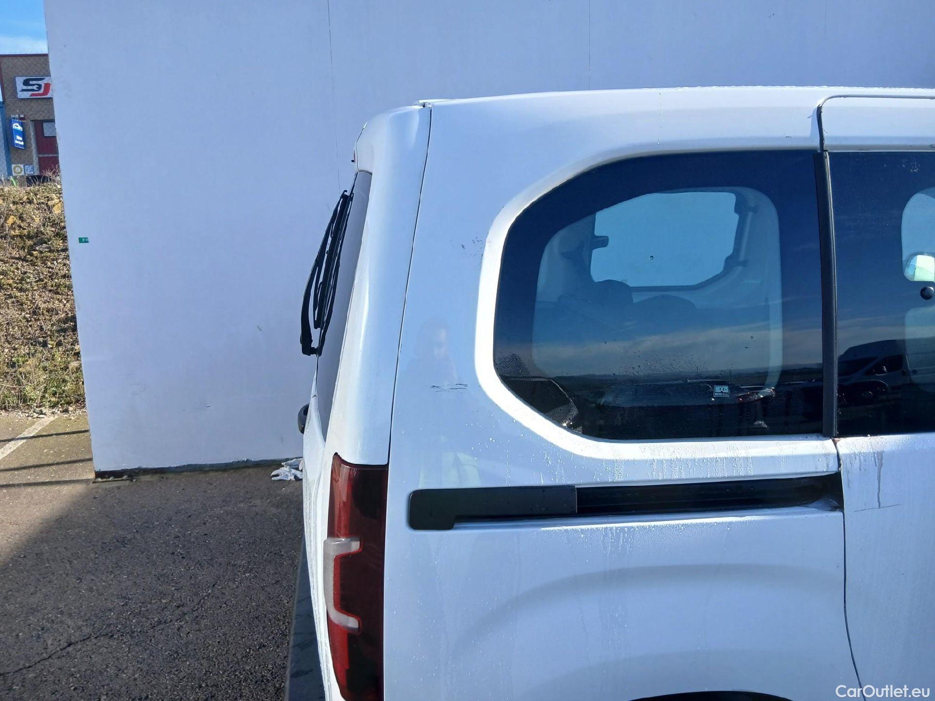  Citroen  Berlingo CITROEN  / 2018 / 4P / combi Talla M BlueHDi 100 S&S LIVE (IND) #22