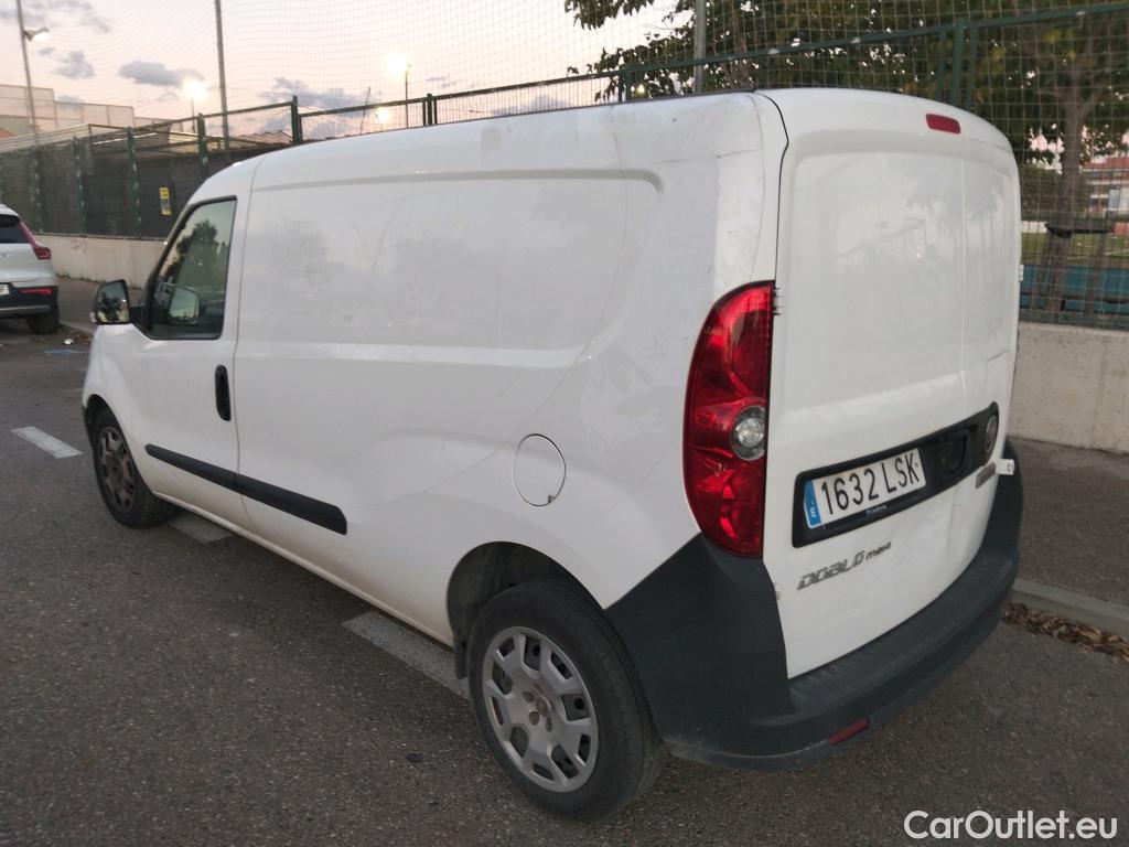  Fiat  Doblo FIAT Doblò Cargo/2015/4P/furgón derivado de turismo Cargo Maxi SX 1.6 Mjet 78kW (105CV) #1