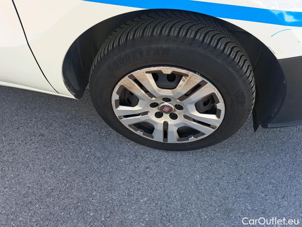  Fiat  Doblo FIAT Doblò Cargo/2015/4P/furgón derivado de turismo Cargo SX 1.6 Mjet 66kW (90CV) (AC) #44