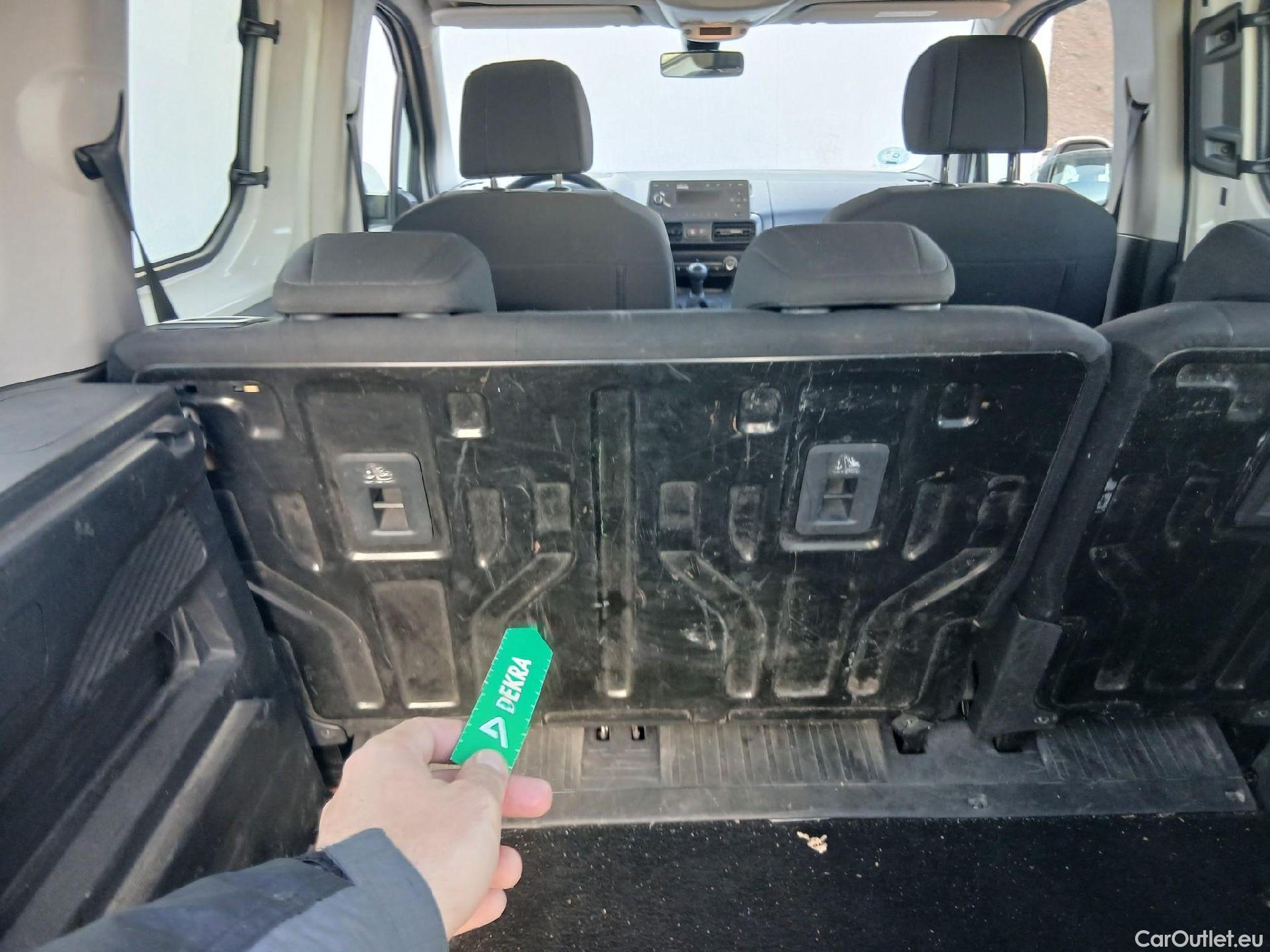  Citroen  Berlingo CITROEN  / 2018 / 4P / combi Talla M BlueHDi 100 S&S LIVE (IND) #38