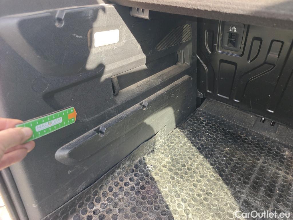  Citroen  Berlingo CITROEN  / 2018 / 4P / combi Talla M BlueHDi 100 LIVE (AC) #35