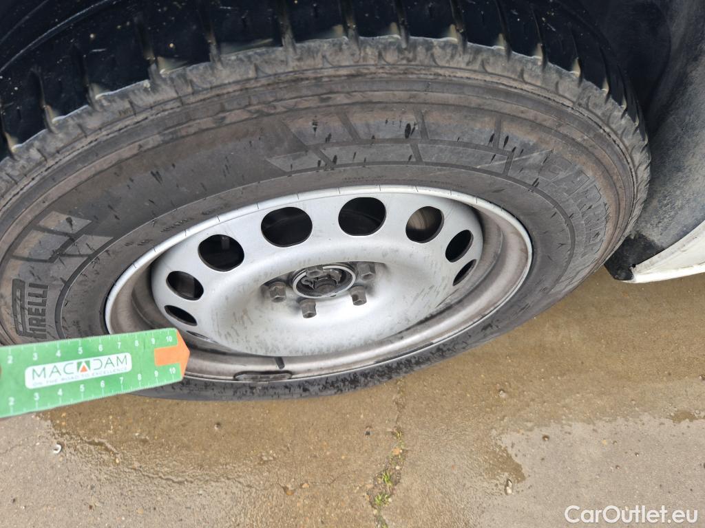  Peugeot  Expert PEUGEOT  / 2016 / 4P / furgón Furgón Premium 1.5 BlueHDi 100 Standard (AC) #17