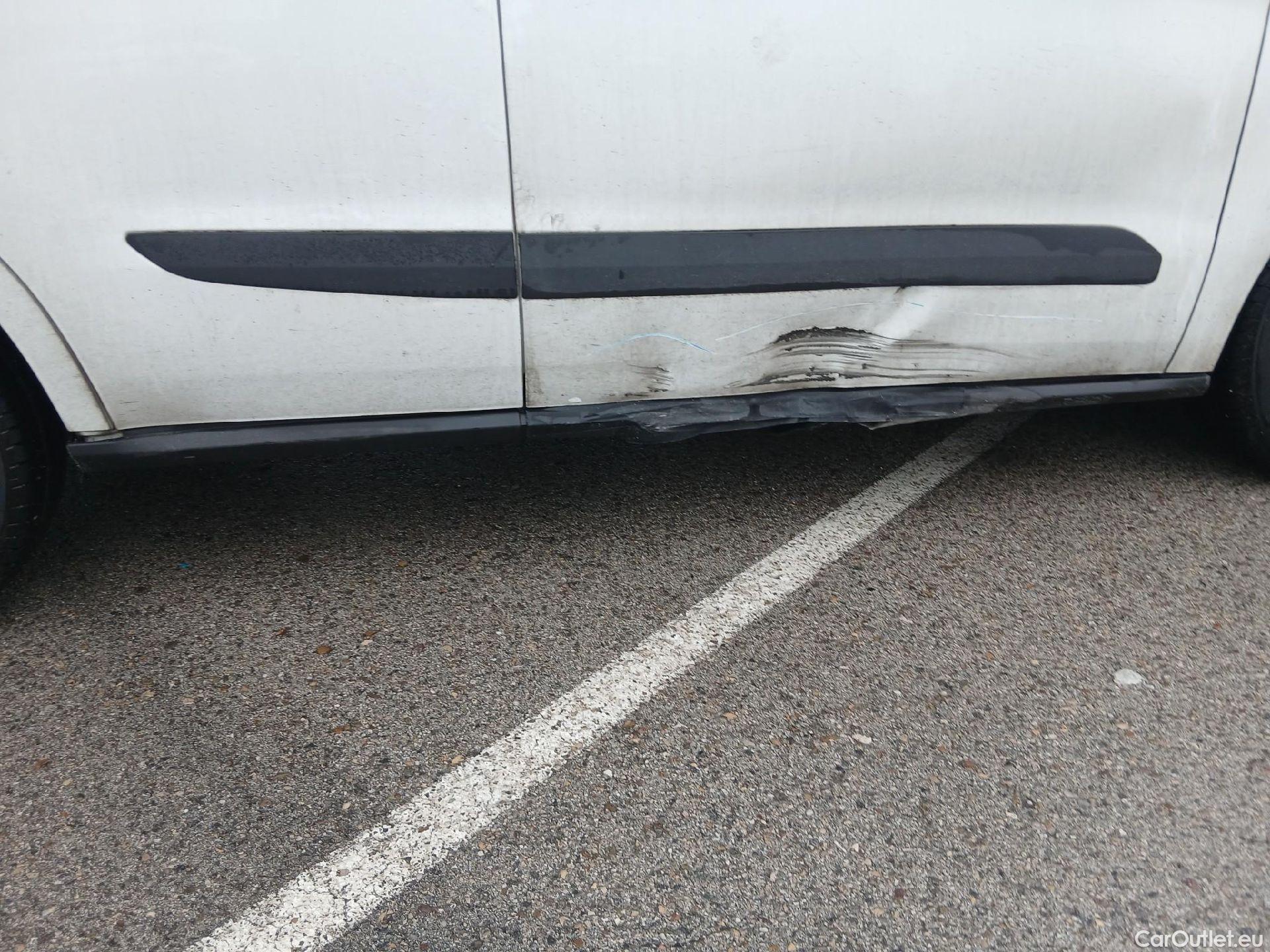  Ford  Transit FORD  Courier/2014/4P/furgón der.turis Van 1.5 TDCi 75kW Trend #30