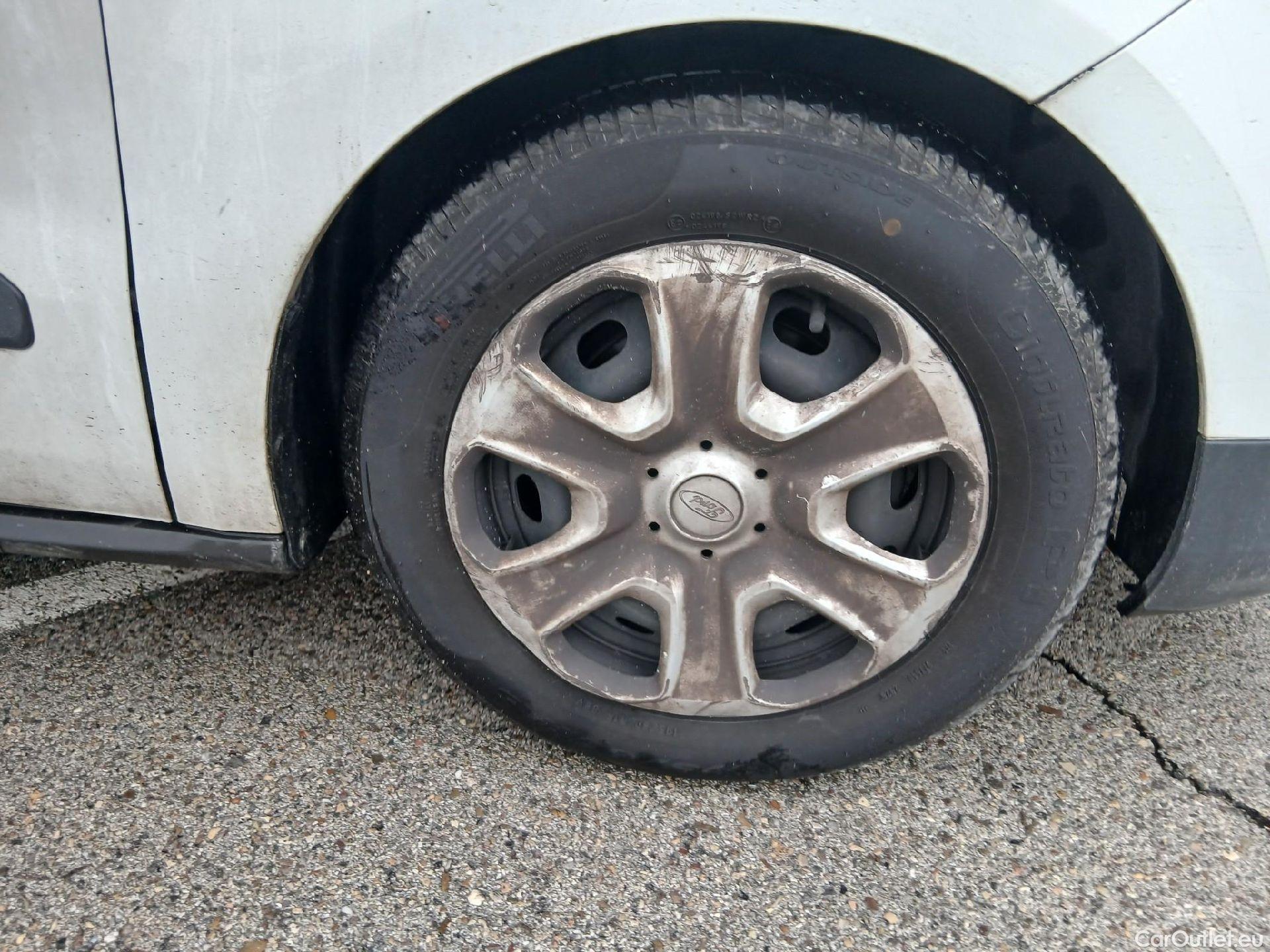  Ford  Transit FORD  Courier/2014/4P/furgón der.turis Van 1.5 TDCi 75kW Trend #32