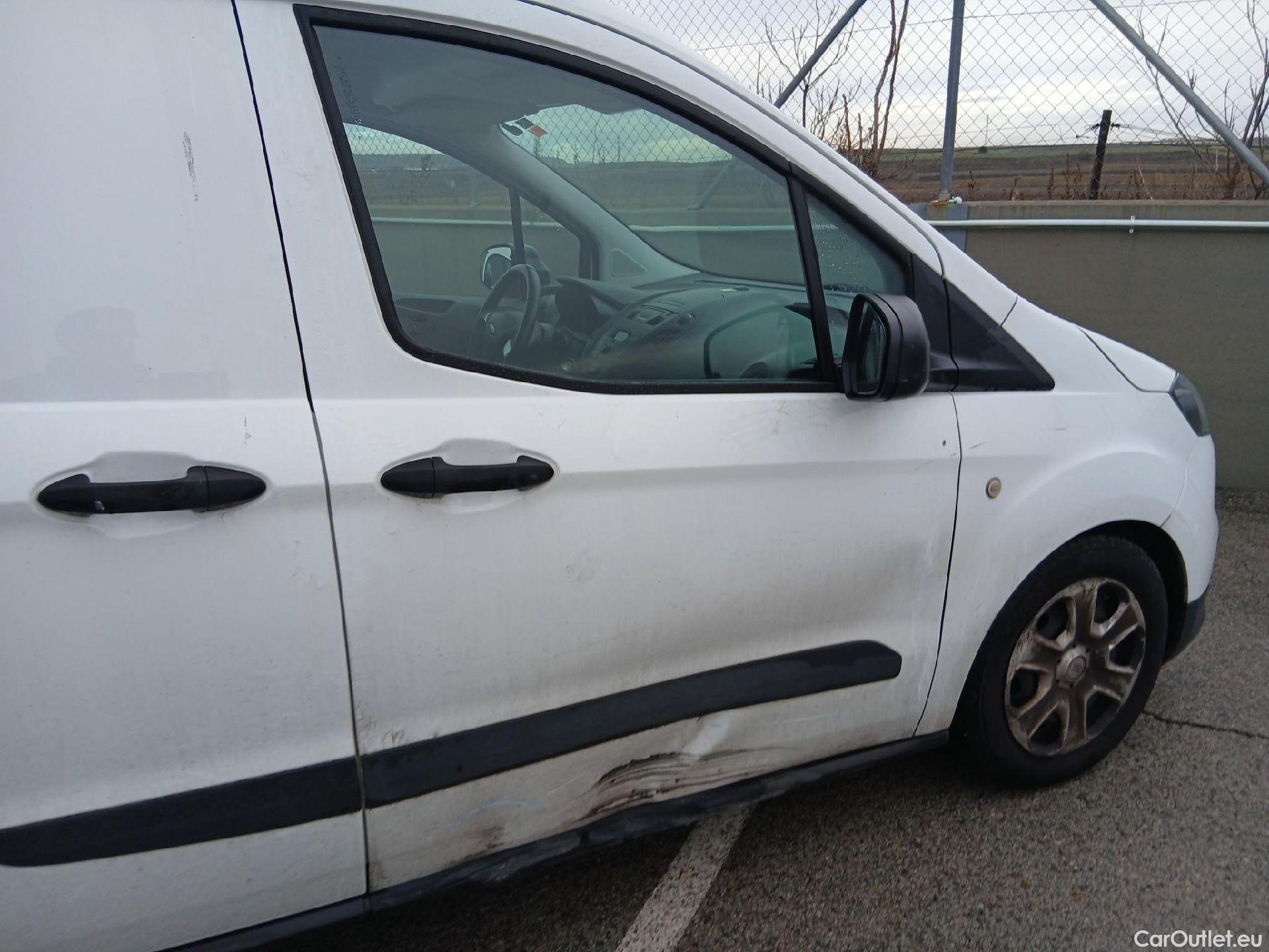  Ford  Transit FORD  Courier/2014/4P/furgón der.turis Van 1.5 TDCi 75kW Trend #26