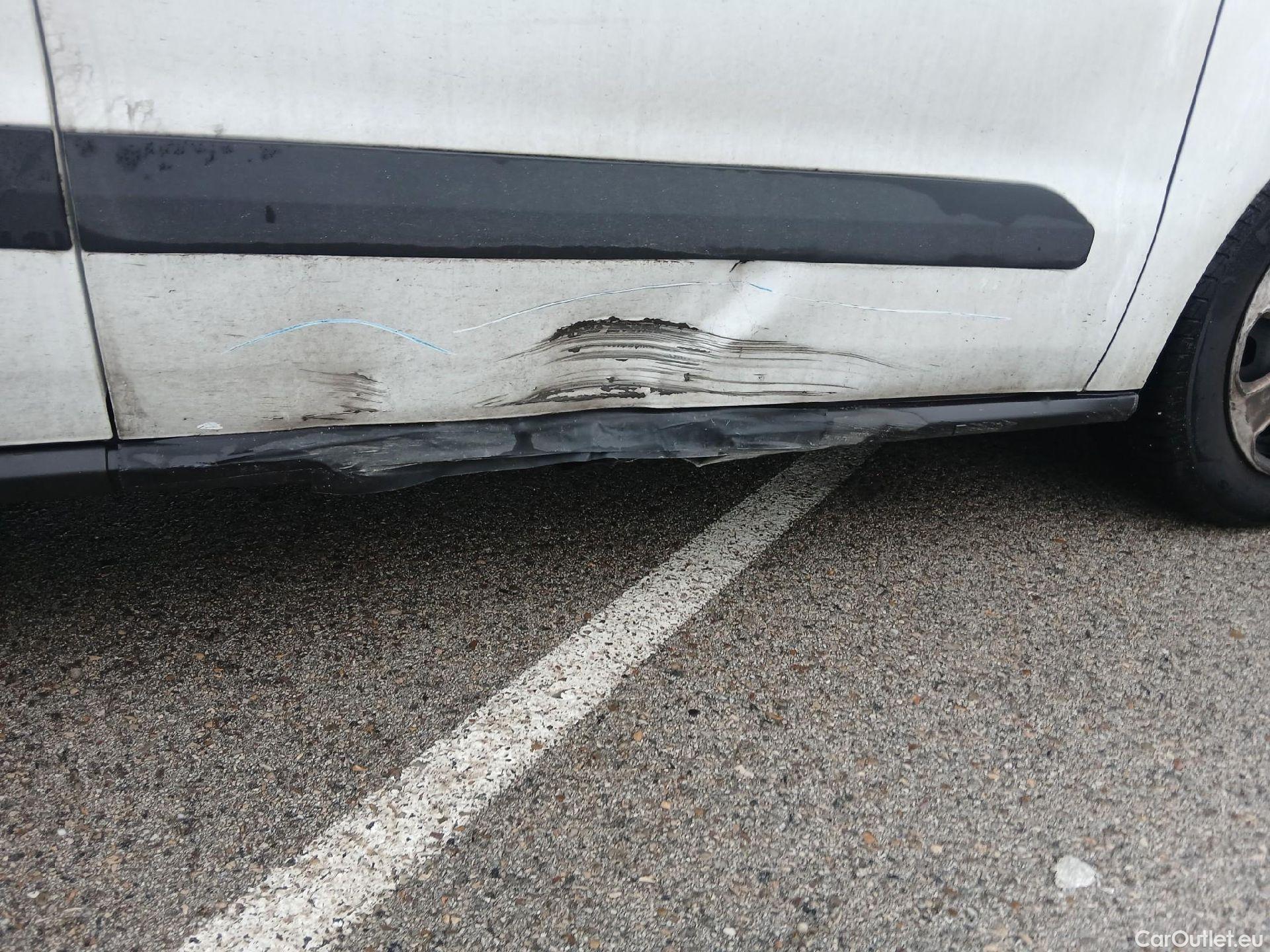  Ford  Transit FORD  Courier/2014/4P/furgón der.turis Van 1.5 TDCi 75kW Trend #28