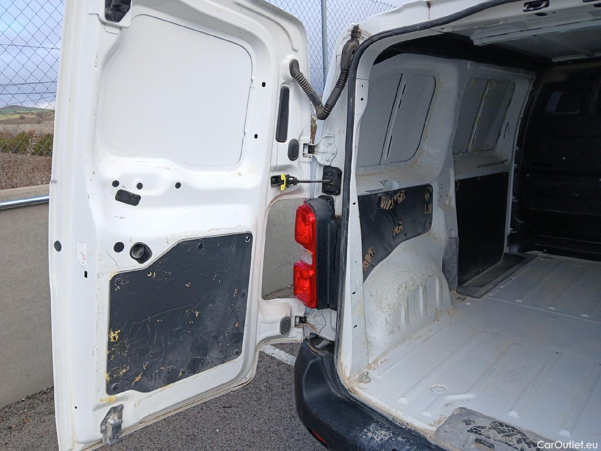  Peugeot  Expert PEUGEOT  / 2016 / 4P / furgón Furgón Premium 1.5 BlueHDi 100 Standard (AC) #8