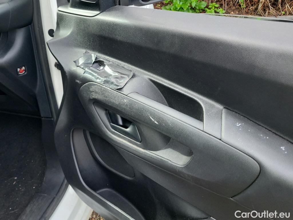  Peugeot  Partner PEUGEOT  / 2018 / 3P / furgón derivado de turismo Pro Standard 600kg BlueHDi 73kW (AC) #54