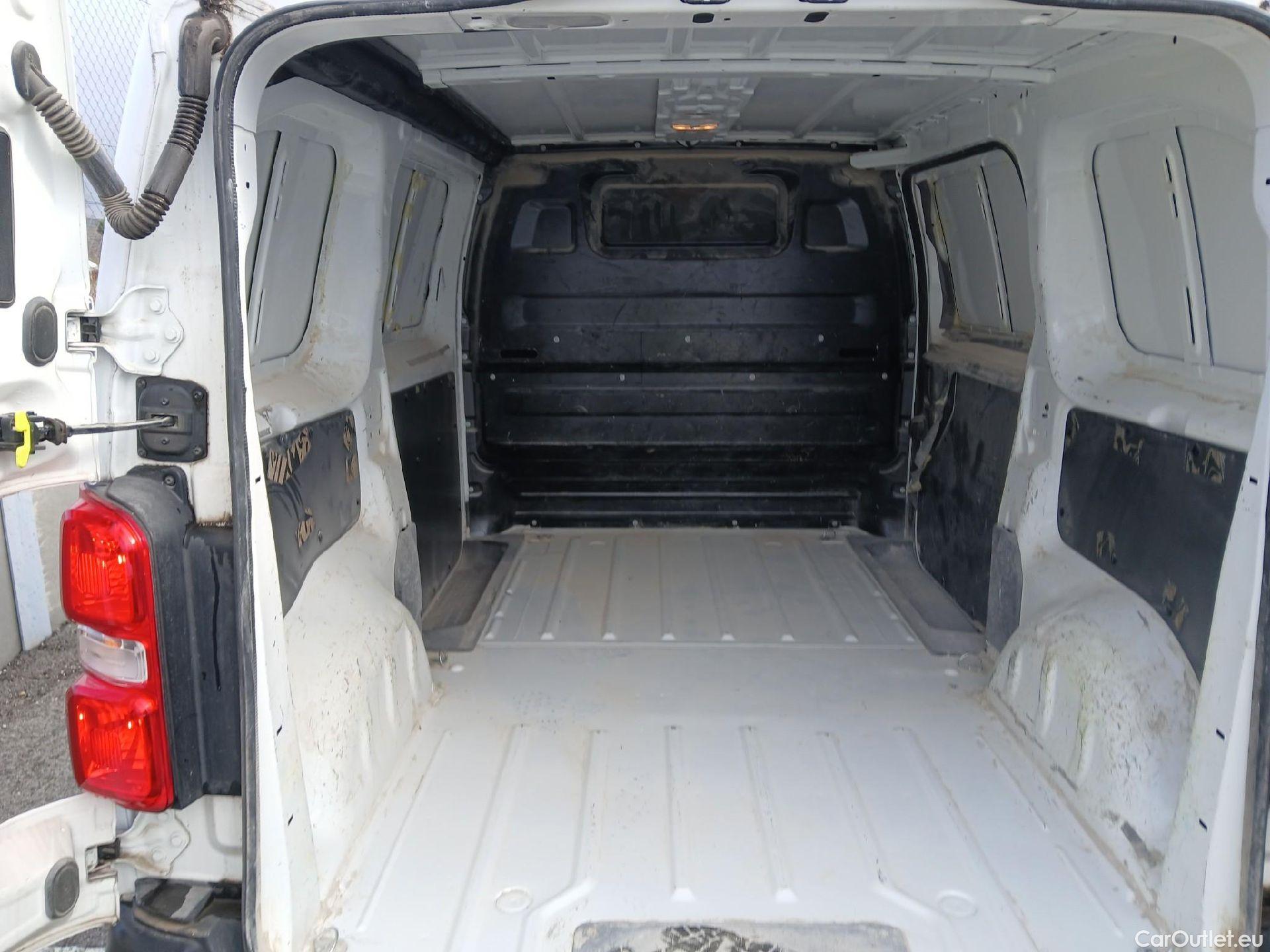  Peugeot  Expert PEUGEOT  / 2016 / 4P / furgón Furgón Premium 1.5 BlueHDi 100 Standard (AC) #9