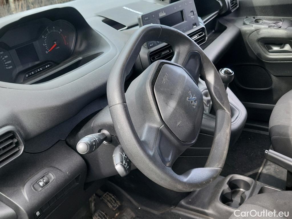  Peugeot  Partner PEUGEOT  / 2018 / 3P / furgón derivado de turismo Pro Standard 600kg BlueHDi 73kW (AC) #52