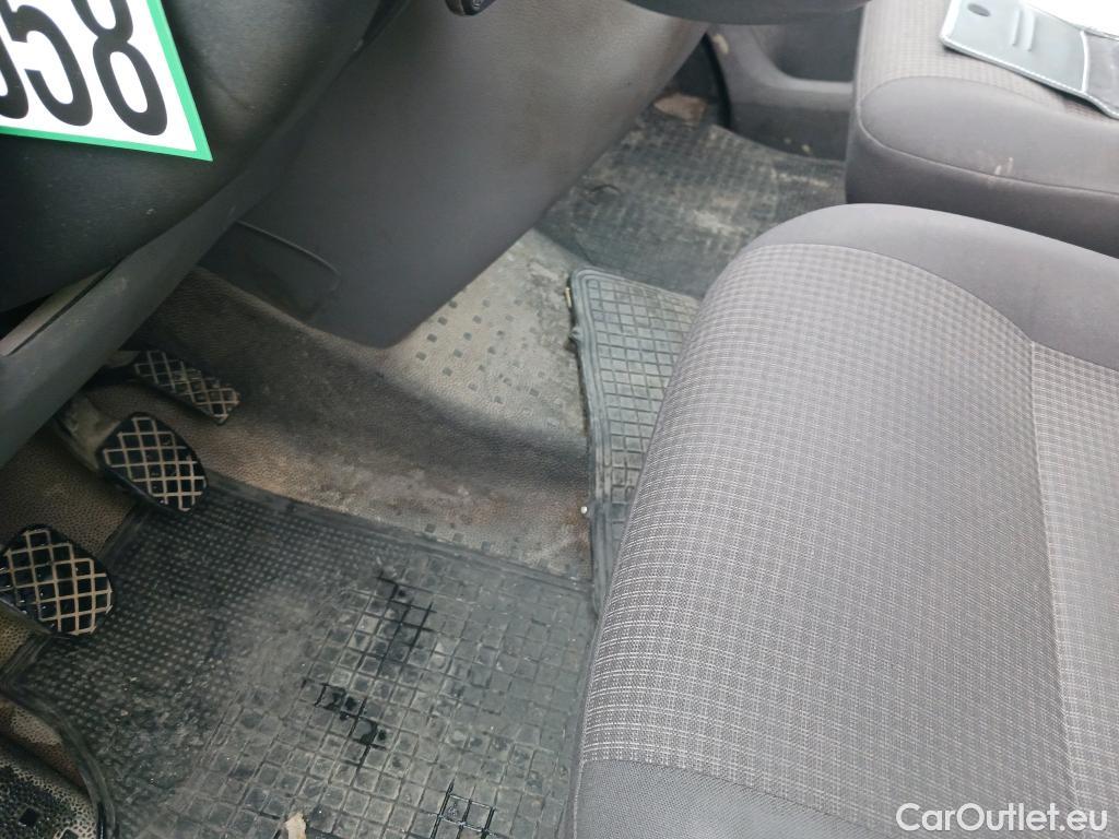  Land Rover  Discovery VOLKSWAGEN Transporter / 2020 / 4P / furgón Furgón Corto TN 2.0 TDI 110kW 4MO #21