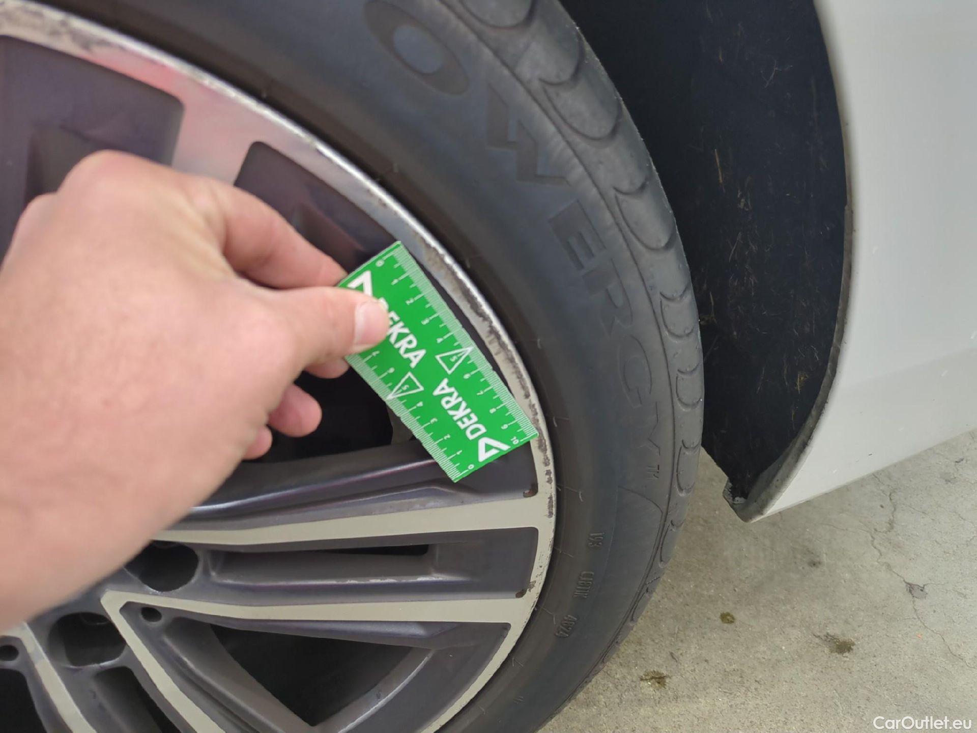  Bmw  Serie 2 BMW Série 2 Gran Coupé / 2019 / 4P / Berline 218D AUTO Business Design #13