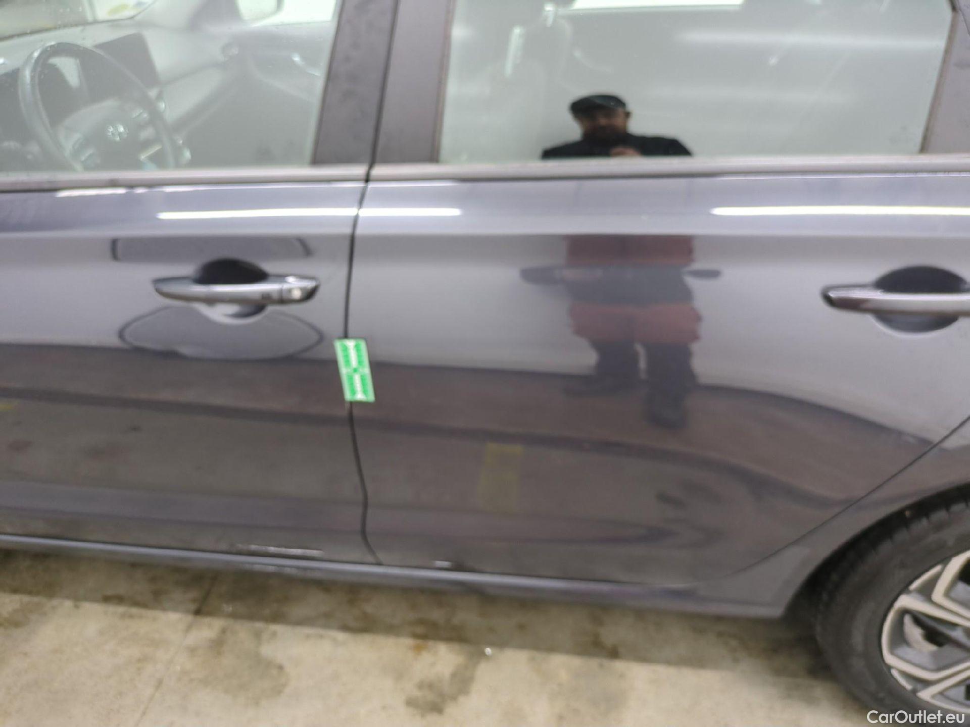  Hyundai  i30  Business 1.6 CRDi 115CV BVA7 E6d #3