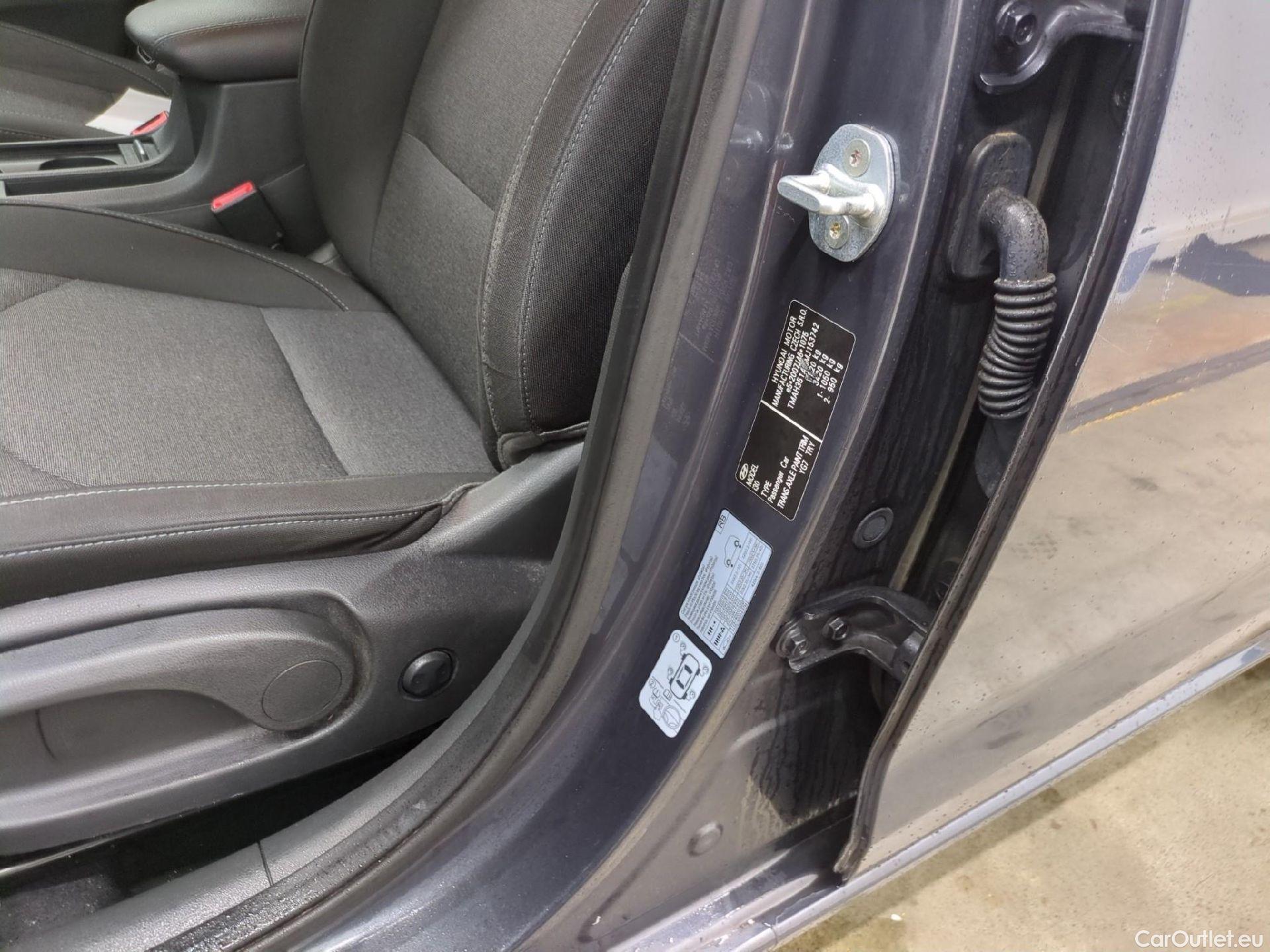  Hyundai  i30  Business 1.6 CRDi 115CV BVA7 E6d #1