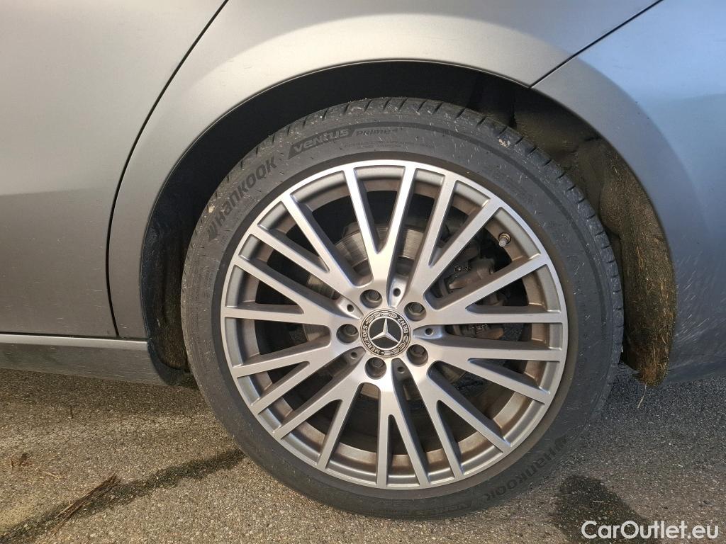  Mercedes  CLA-Klasse MERCEDES-BENZ CLA Shooting Brake / 2019 / 5P / Break CLA 180 d Business Line BA8 #1