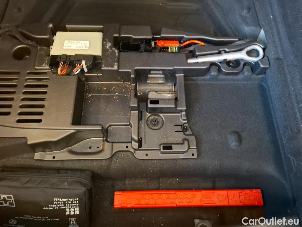  Mercedes  CLA-Klasse MERCEDES-BENZ CLA Shooting Brake / 2019 / 5P / Break CLA 180 d Business Line BA8 #2