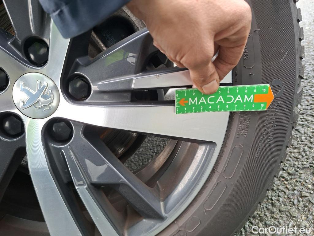  Peugeot  5008  Road Trip 1.5 HDi 130CV BVA8 7 Sieges E6d #42