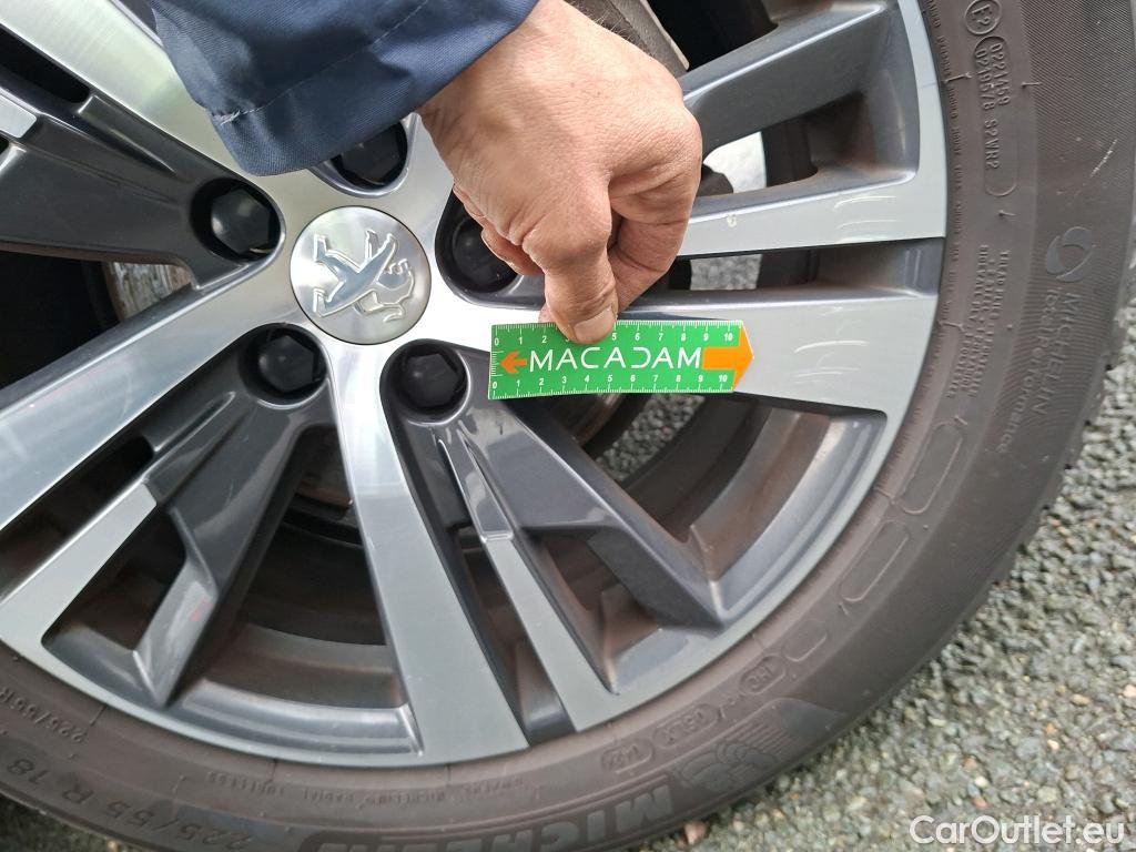  Peugeot  5008  Road Trip 1.5 HDi 130CV BVA8 7 Sieges E6d #40