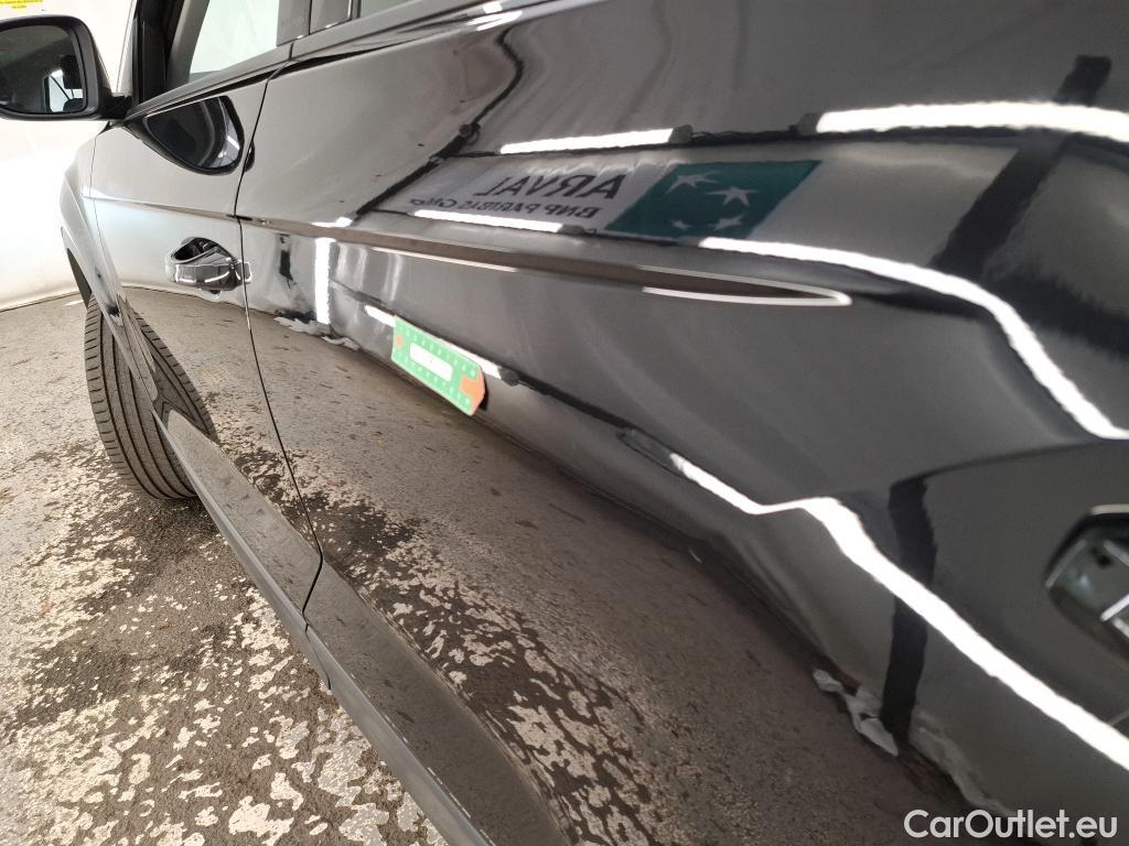  Volkswagen  T-ROC VOLKSWAGEN  / 2021 / 5P / SUV 2.0 TDI 150 LIFE BUSINESS DSG7 #23