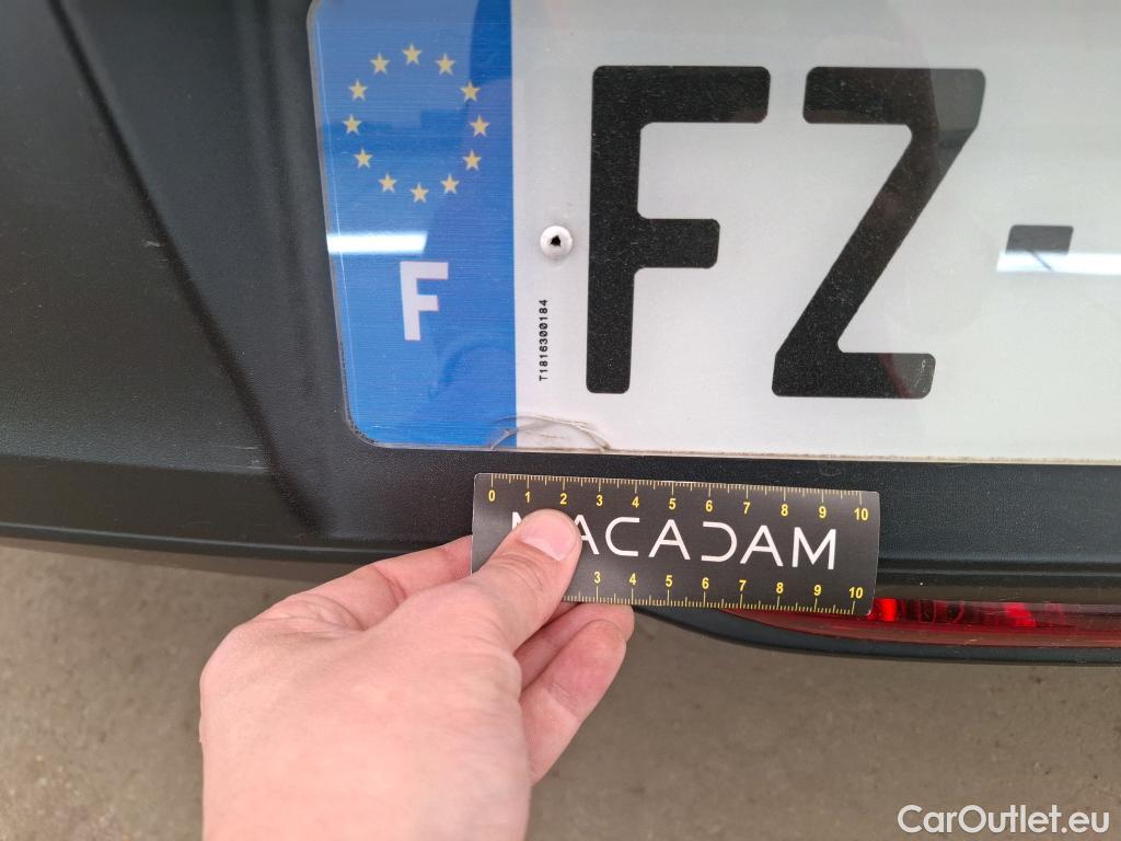  Peugeot  208 PEUGEOT  Affaire / 2019 / 5P / Berline 1.5 BlueHDi 100 S&S Premium Pack #11