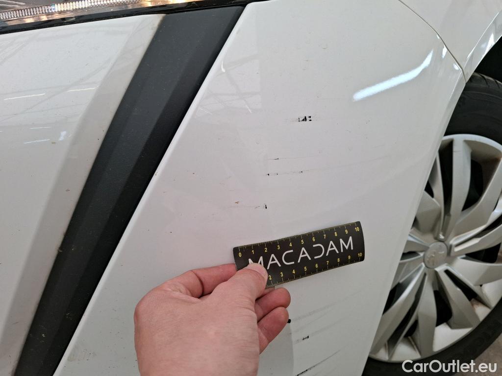  Peugeot  208 PEUGEOT  Affaire / 2019 / 5P / Berline 1.5 BlueHDi 100 S&S Premium Pack #3