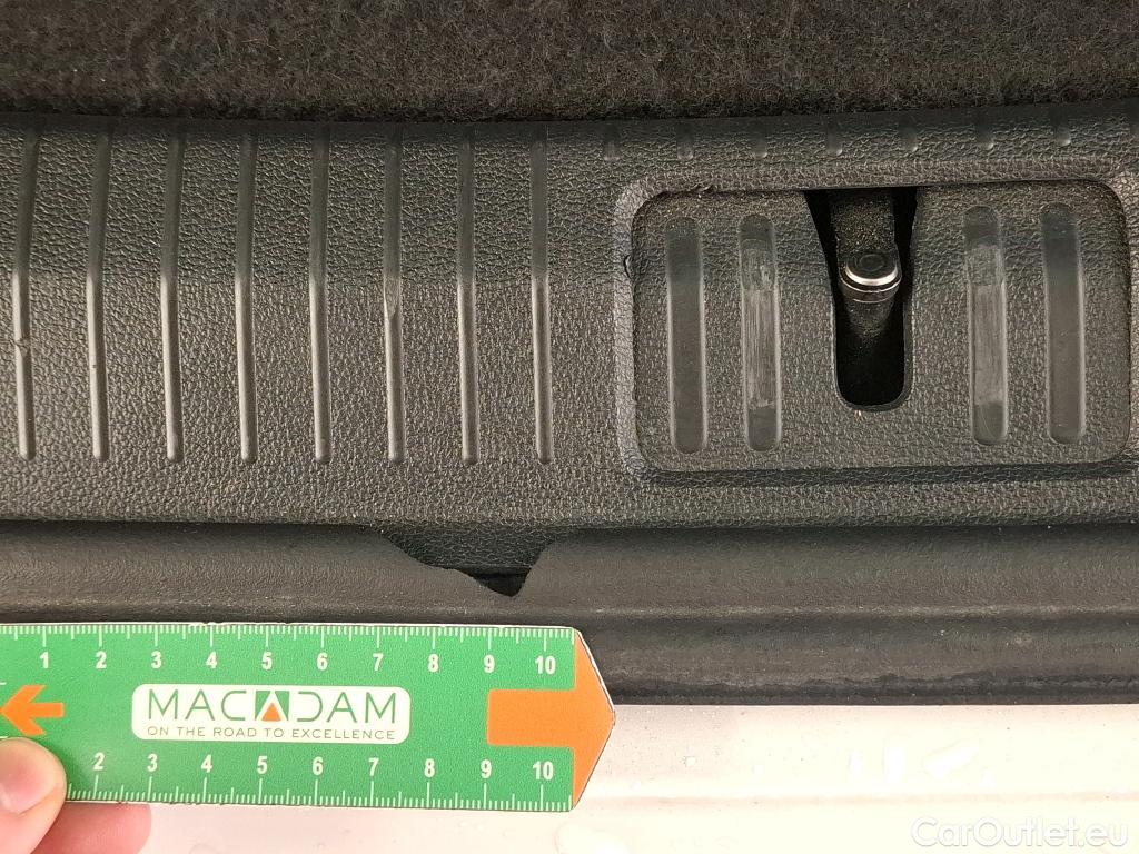  Volkswagen  Tiguan VOLKSWAGEN  / 2020 / 5P / SUV 2.0 TDI 150 DSG7 Life Business #4