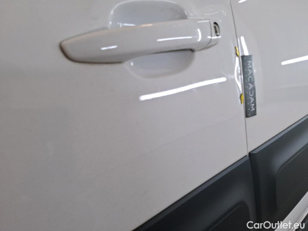  Citroen  C3  Shine Business 1.2 PureTech 110 BVA6 Transfo VP-VF #2