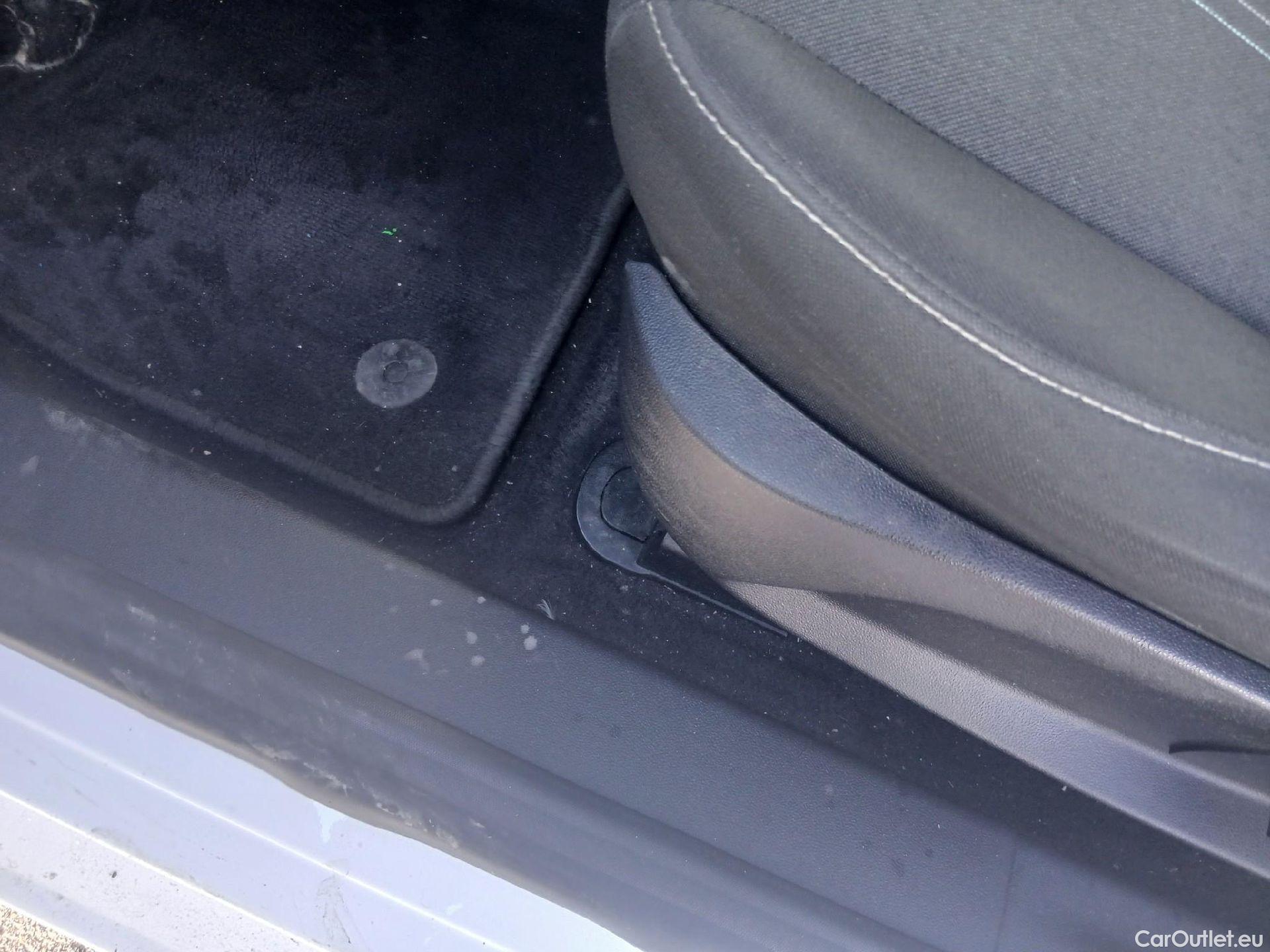  Ford  Fiesta FORD  / 2017 / 5P / berlina con portón 1.0 EcoBoost 70kW (95CV) Trend S/S 5p #3