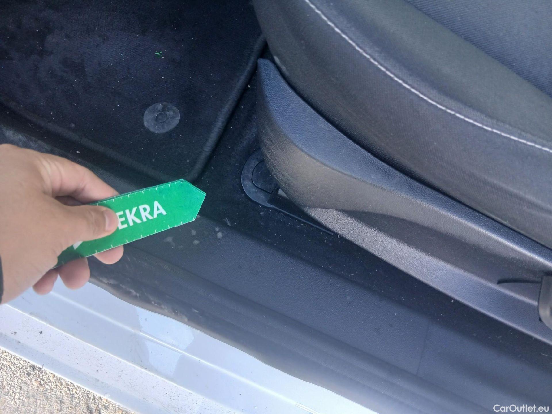  Ford  Fiesta FORD  / 2017 / 5P / berlina con portón 1.0 EcoBoost 70kW (95CV) Trend S/S 5p #4