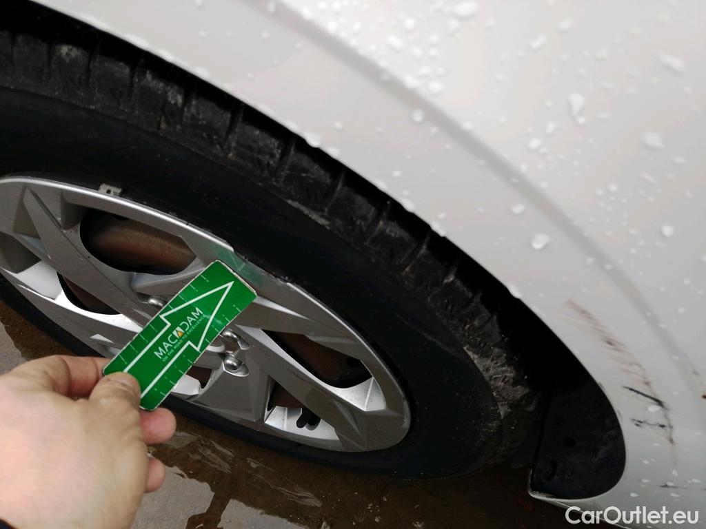  Hyundai  i20 HYUNDAI  / 2020 / 5P / berlina con portón 1.0 TGDI 74kW (100CV) 48V Essence #20